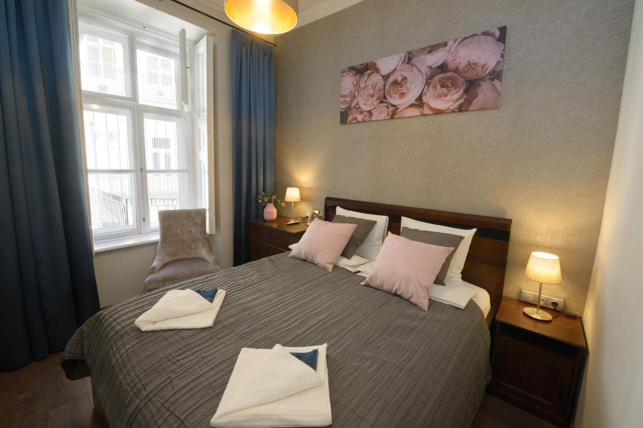 Orangehomes 4 Bdrm Apartment View To Synagogue Будапеща Екстериор снимка