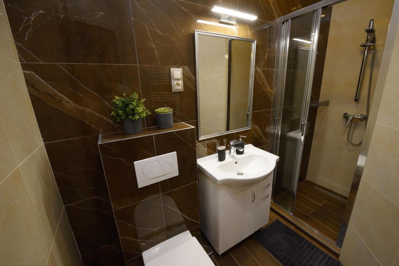 Orangehomes 4 Bdrm Apartment View To Synagogue Будапеща Екстериор снимка